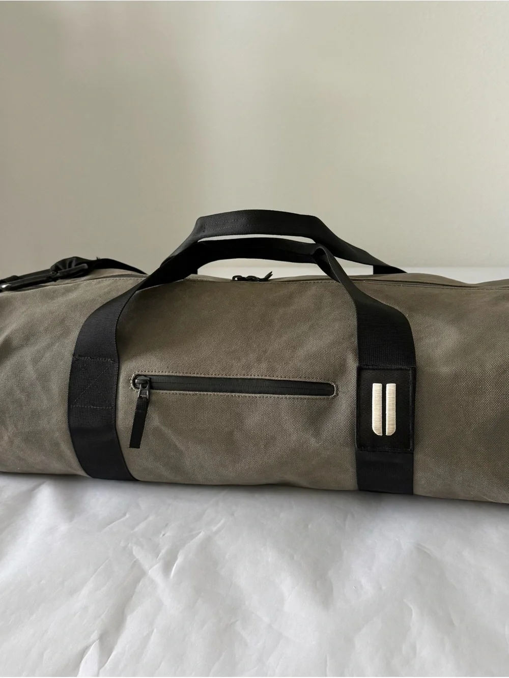 NoBull XL Waxed Gray Canvas Duffle Gym Travel Bag Tote Multiple Int/Ext Pockets